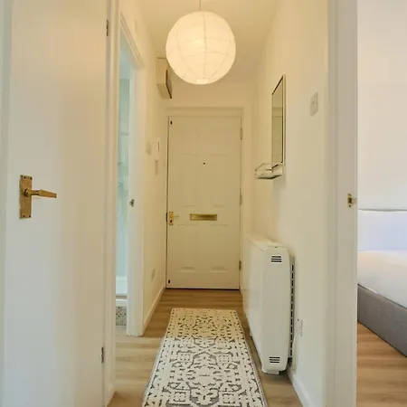 Caslon Court One Bedroom Flat *